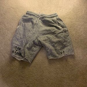 Mens Small Gray Under Armor Shorts